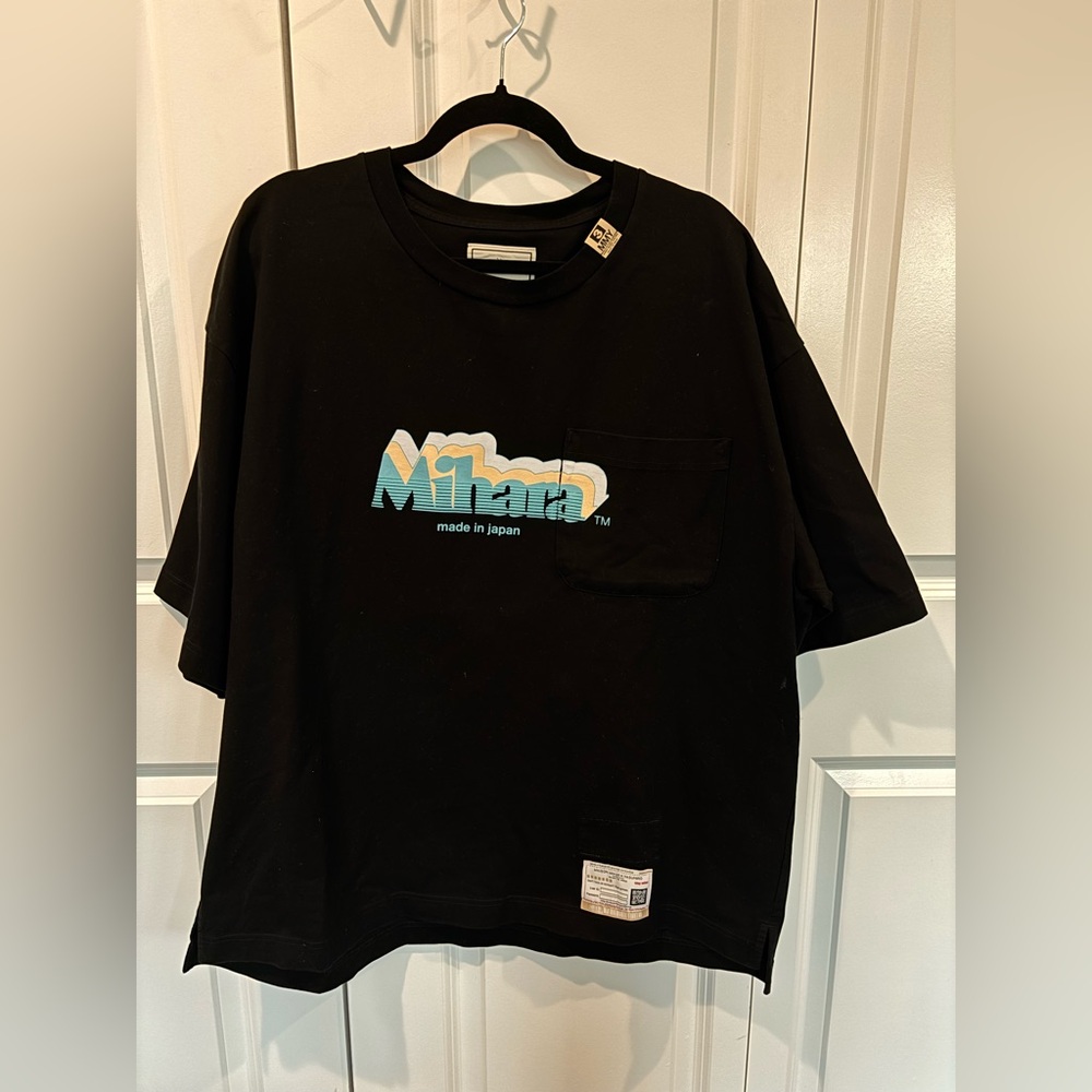 Black Short Sleeve Graphic Pocket Tee